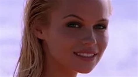 Why Pamela Anderson Has Regrets About Her Plastic。